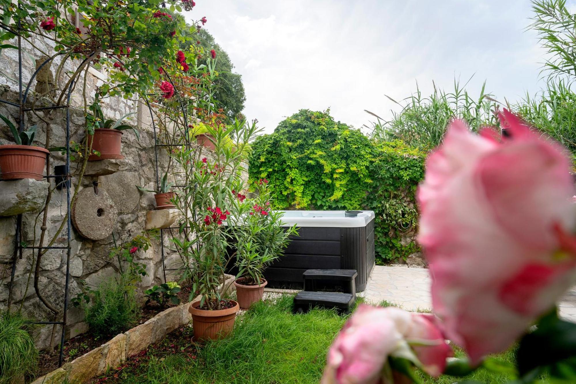 Holiday Home Skala With Hot Tub & Kala With Terrace Pitve Exteriér fotografie
