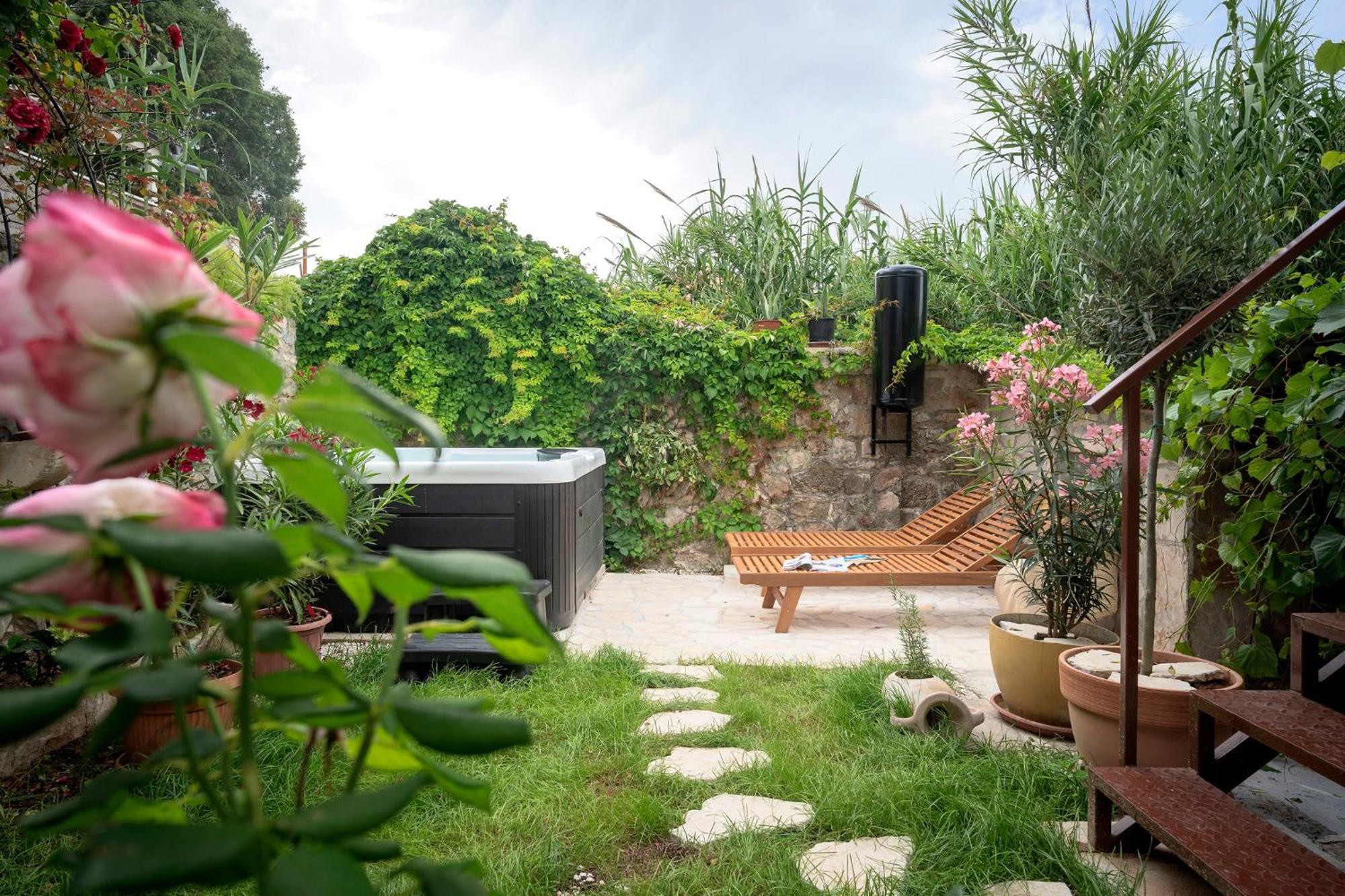 Holiday Home Skala With Hot Tub & Kala With Terrace Pitve Exteriér fotografie